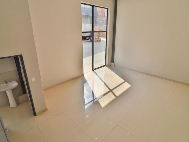 A modern Warehouse to rent in Cosmo Business Park, Roodepoort Central  - Photo 4