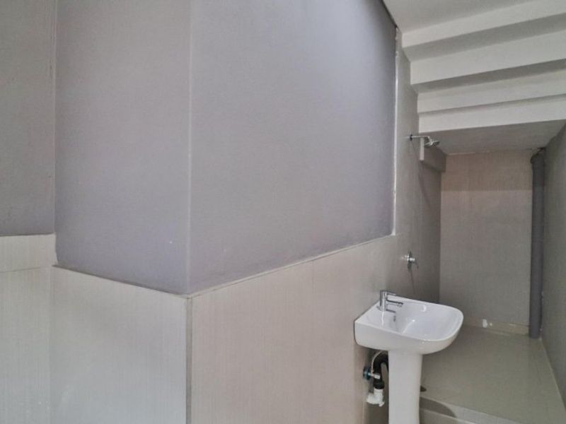 A modern Warehouse to rent in Cosmo Business Park, Roodepoort Central  - Photo 9