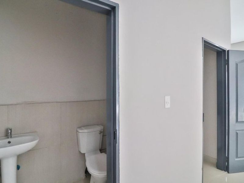 A modern Warehouse to rent in Cosmo Business Park, Roodepoort Central  - Photo 8