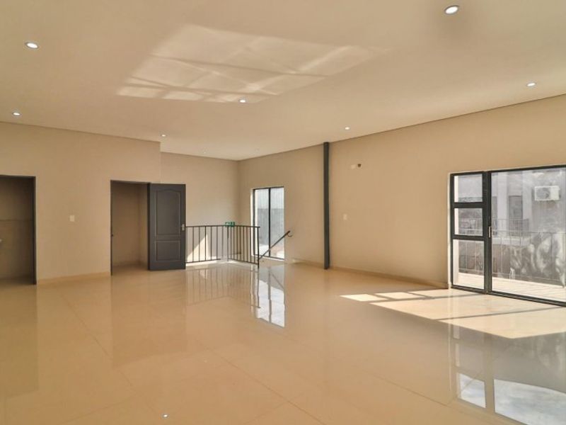 A modern Warehouse to rent in Cosmo Business Park, Roodepoort Central  - Photo 7