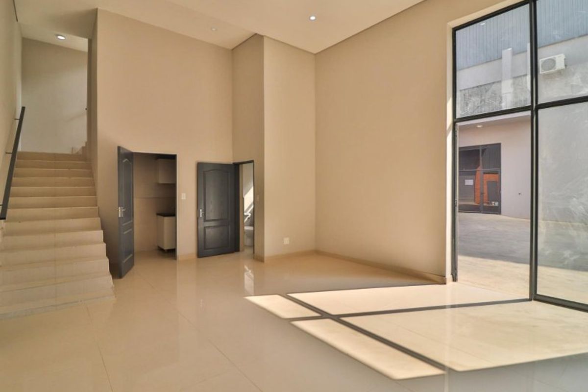 A modern Warehouse to rent in Cosmo Business Park, Roodepoort Central  - Photo 3