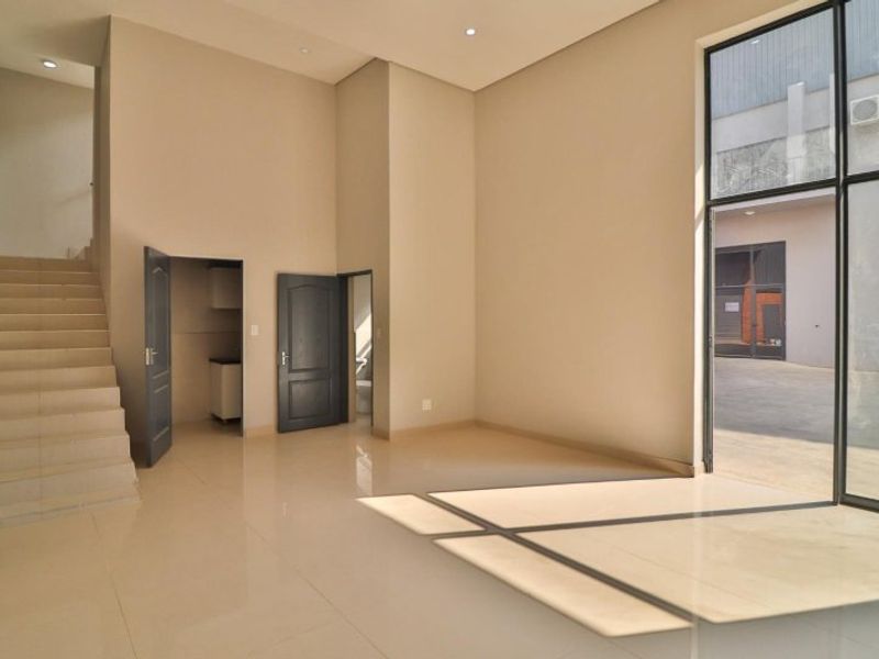 A modern Warehouse to rent in Cosmo Business Park, Roodepoort Central  - Photo 3