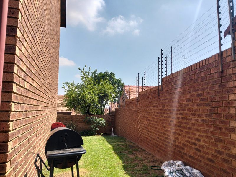 2 bedroom Townhouse for Sale in The Reeds Centurion  - Photo 3