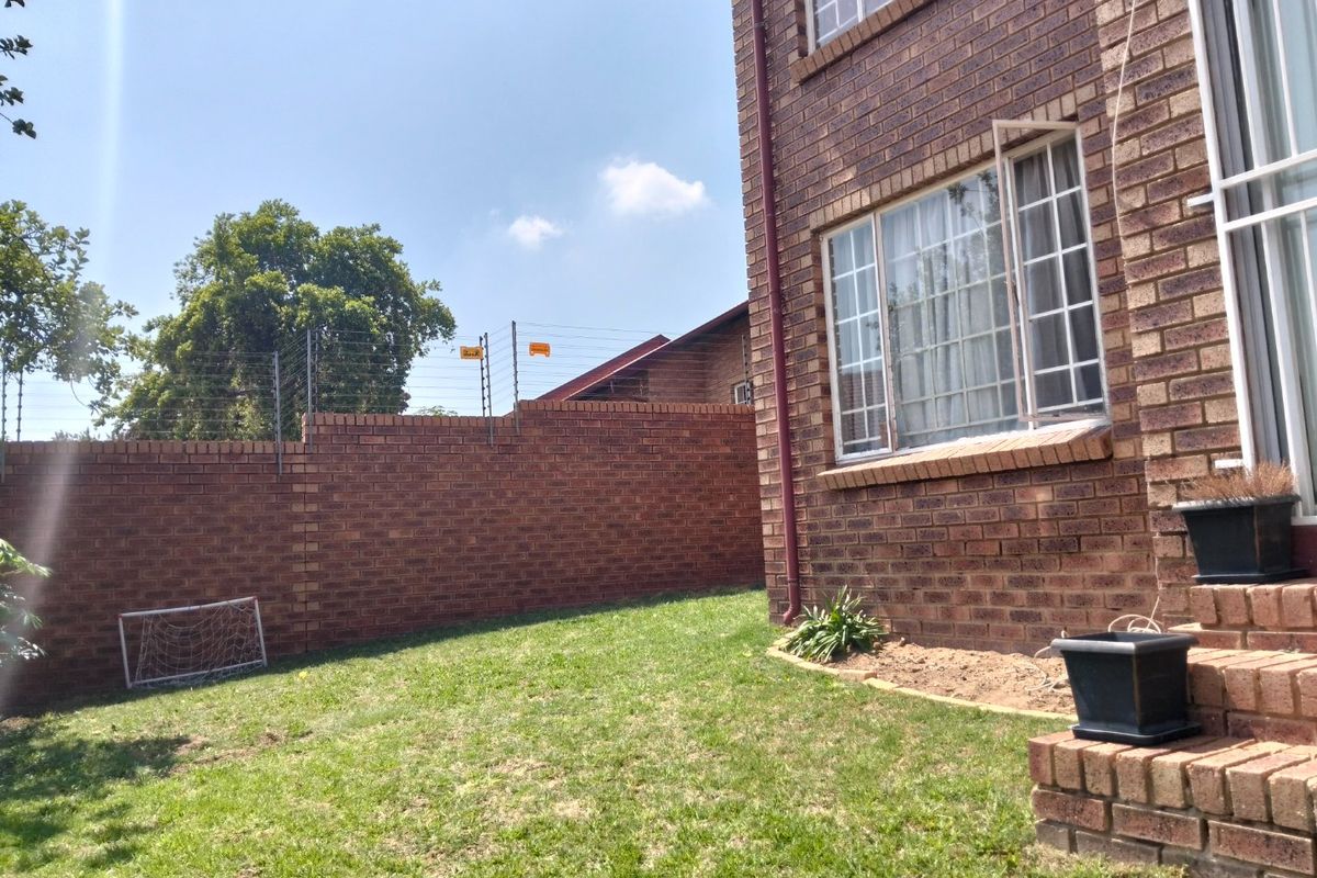 2 bedroom Townhouse for Sale in The Reeds Centurion  - Photo 2