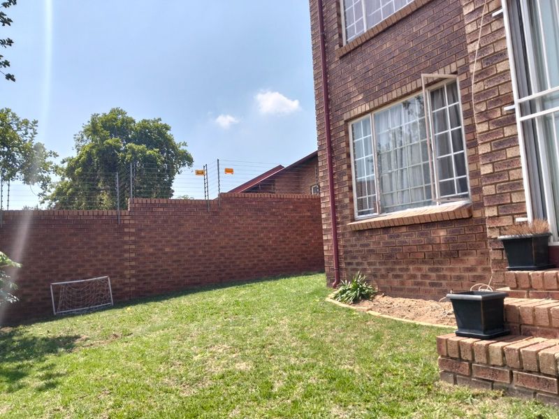 2 bedroom Townhouse for Sale in The Reeds Centurion  - Photo 2