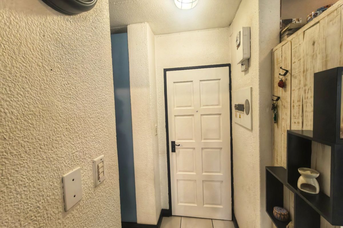 Move-in Ready Ground Floor Apartment with Private Garden – Lakefield. - Photo 5