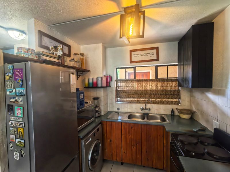 Move-in Ready Ground Floor Apartment with Private Garden – Lakefield. - Photo 7