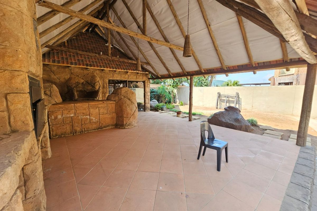 A Lovely and Spacious 4 bedroom 3 bathroom freestanding house for rent in Raslouw - Photo 2