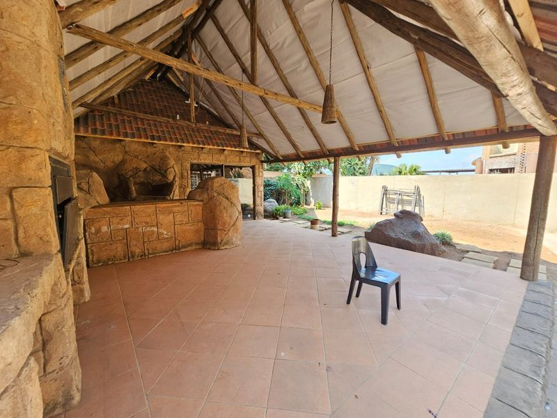 A Lovely and Spacious 4 bedroom 3 bathroom freestanding house for rent in Raslouw - Photo 2