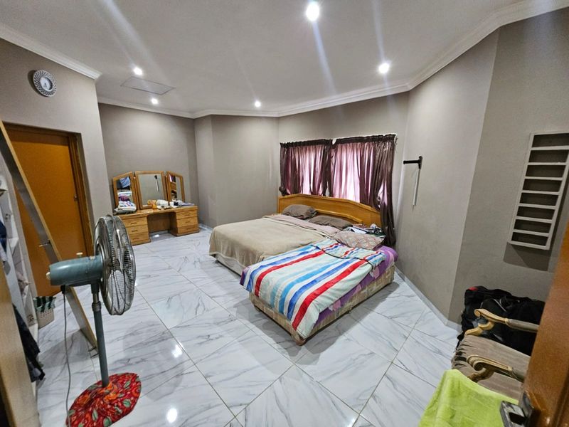 A Lovely and Spacious 4 bedroom 3 bathroom freestanding house for rent in Raslouw - Photo 9