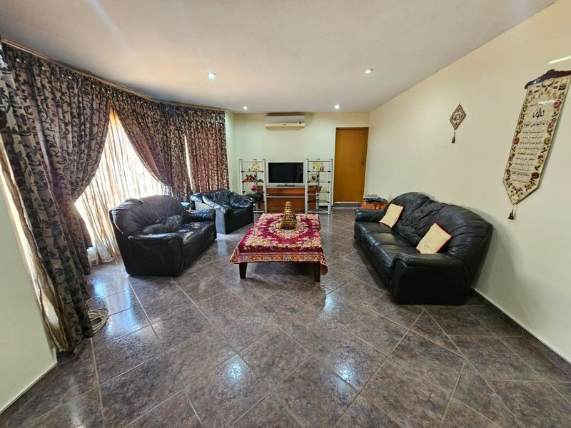 A Lovely and Spacious 4 bedroom 3 bathroom freestanding house for rent in Raslouw - Photo 8