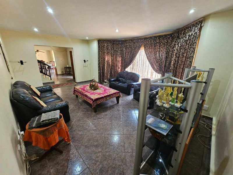 A Lovely and Spacious 4 bedroom 3 bathroom freestanding house for rent in Raslouw - Photo 10