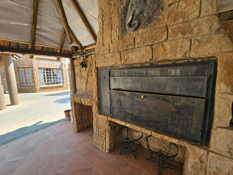 A Lovely and Spacious 4 bedroom 3 bathroom freestanding house for rent in Raslouw - Photo 6