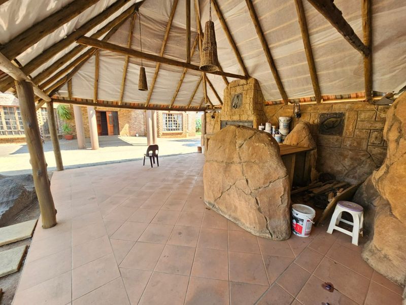 A Lovely and Spacious 4 bedroom 3 bathroom freestanding house for rent in Raslouw - Photo 5