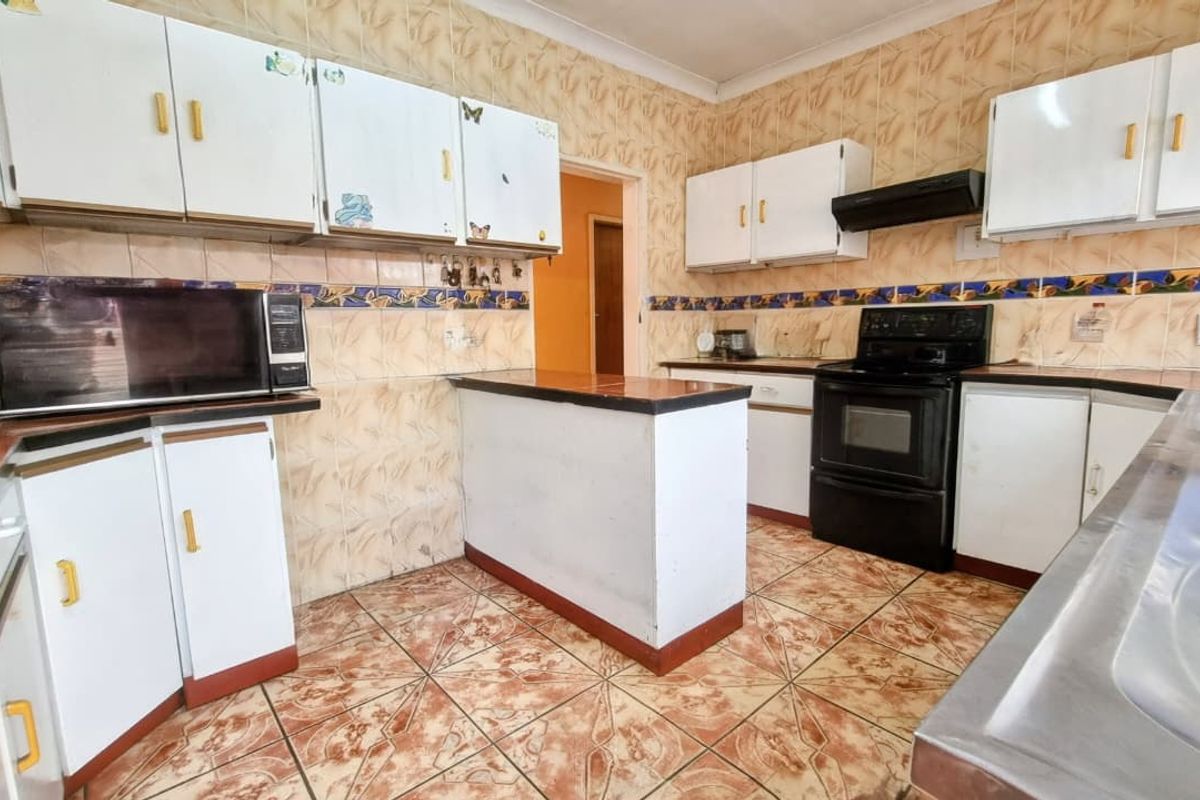 Charming 3 Bedroom Home in Steelpark, Vereeniging - A Canvas Waiting for Your Masterpiece! - Photo 2