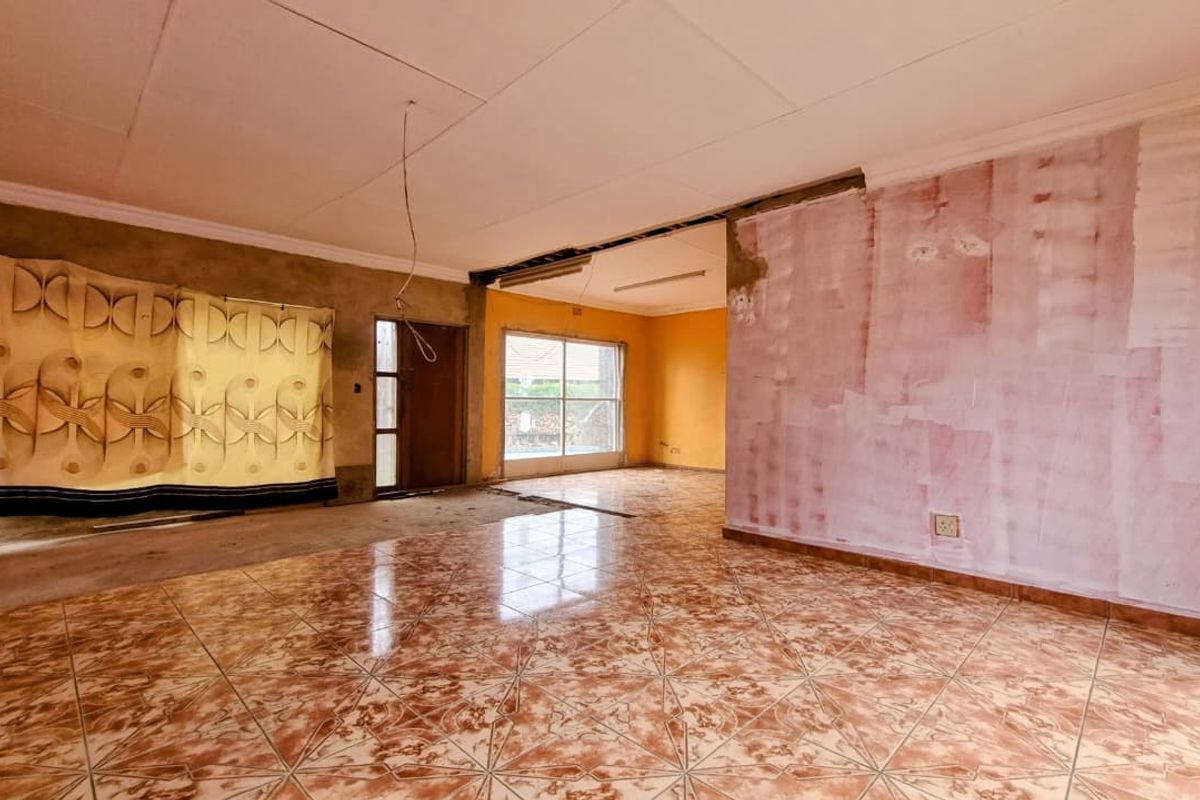 Charming 3 Bedroom Home in Steelpark, Vereeniging - A Canvas Waiting for Your Masterpiece! - Photo 3