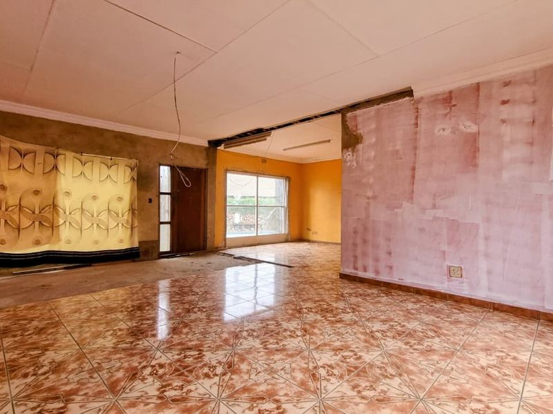 Charming 3 Bedroom Home in Steelpark, Vereeniging - A Canvas Waiting for Your Masterpiece! - Photo 3