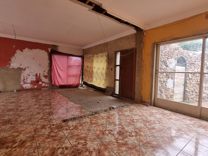 Charming 3 Bedroom Home in Steelpark, Vereeniging - A Canvas Waiting for Your Masterpiece! - Photo 5