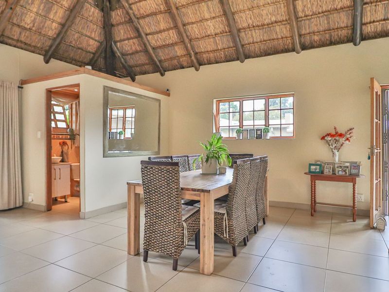 Elegant Family Living with Solar Power & Space to Spare. - Photo 8