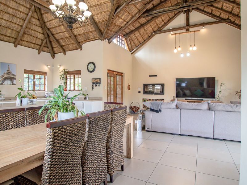 Elegant Family Living with Solar Power & Space to Spare. - Photo 7