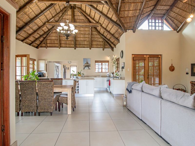 Elegant Family Living with Solar Power & Space to Spare. - Photo 5