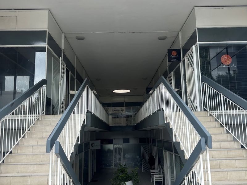 PRIME 79SQM OFFICE SPACE  - ST ANDTO LETREWS BEDFORDVIEW - Photo 2