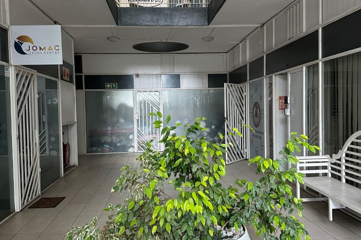 PRIME 230SQM OFFICE SPACE  - ST ANDTO LETREWS BEDFORDVIEW - Photo 4