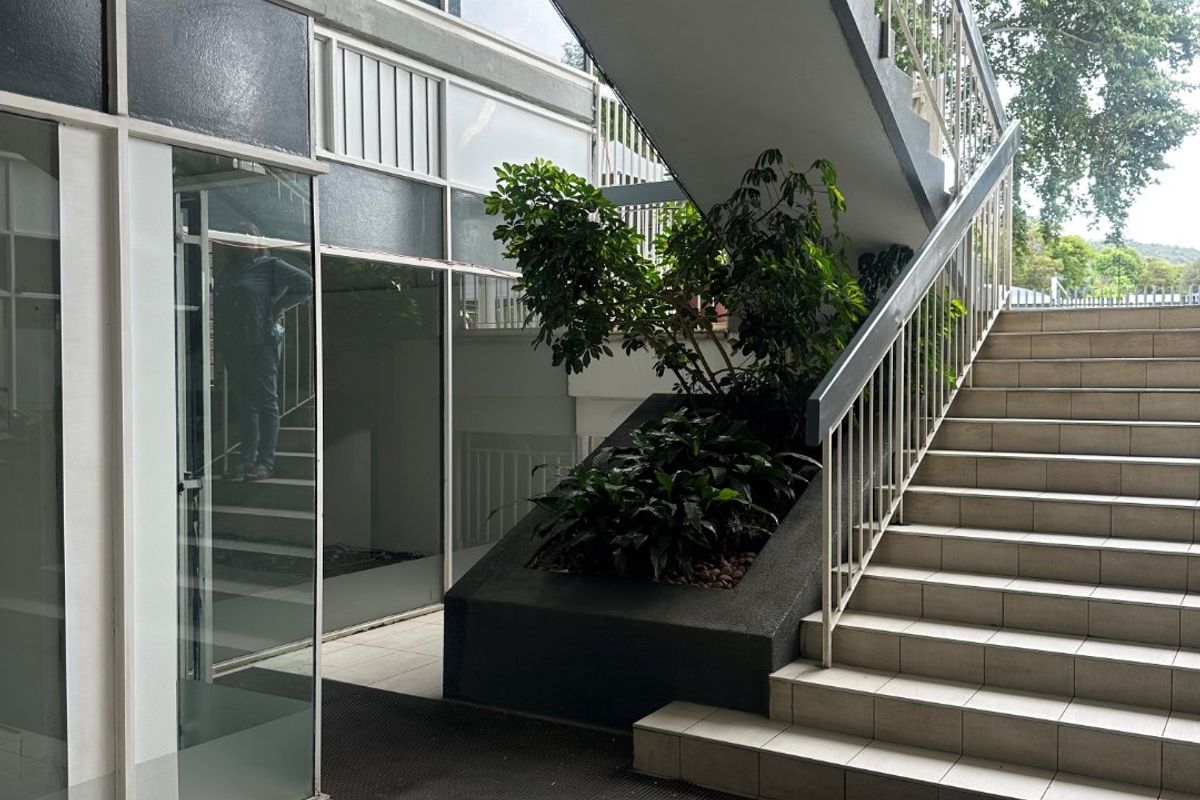 PRIME 230SQM OFFICE SPACE  - ST ANDTO LETREWS BEDFORDVIEW - Photo 3