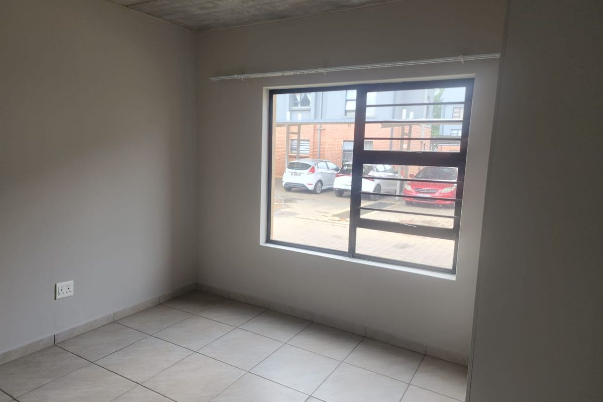 2 BEDROOM 1 BATHROOM GROUND FLOOR APARTMENT - Photo 5