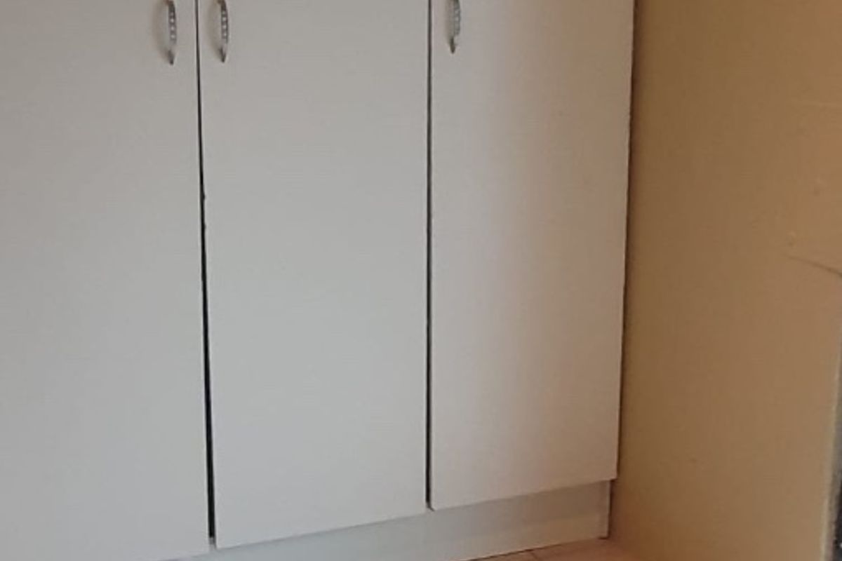 Beautiful 4-Bedroom Family Home with Pool – Safe, Spacious & Pet-Friendly - Photo 3