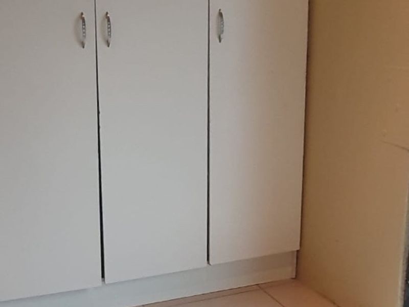 Beautiful 4-Bedroom Family Home with Pool – Safe, Spacious & Pet-Friendly - Photo 3