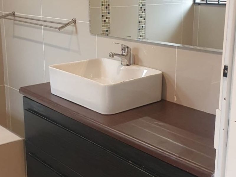 Beautiful 4-Bedroom Family Home with Pool – Safe, Spacious & Pet-Friendly - Photo 7