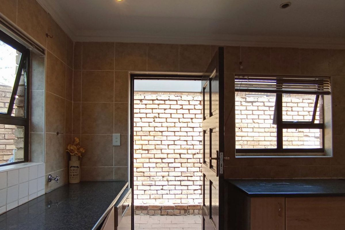 5 Bedroom House for Sale in Beverley - Photo 3