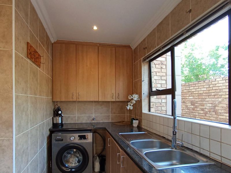 5 Bedroom House for Sale in Beverley - Photo 2