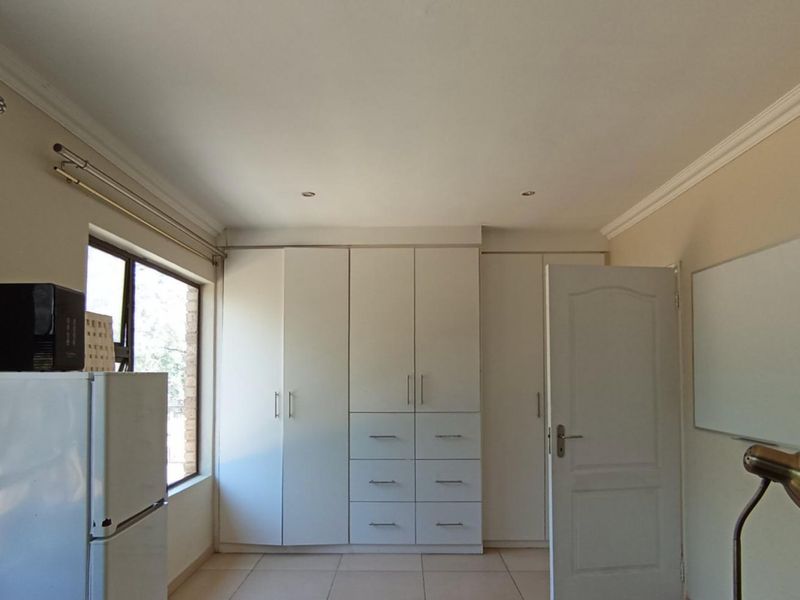 5 Bedroom House for Sale in Beverley - Photo 9