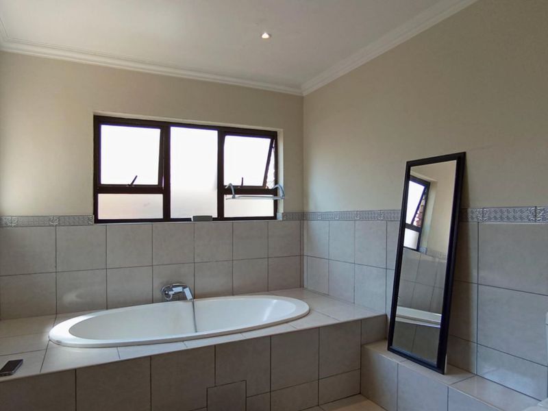 5 Bedroom House for Sale in Beverley - Photo 8