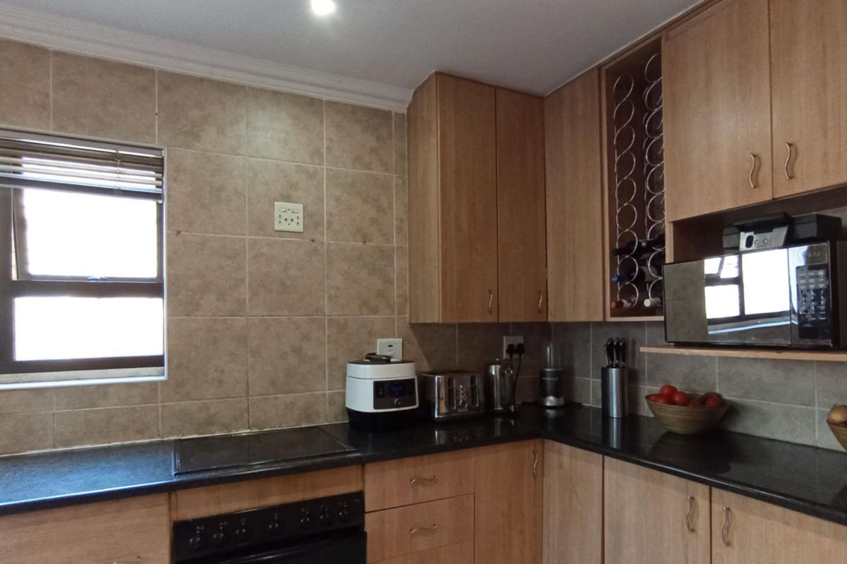 5 Bedroom House for Sale in Beverley - Photo 4