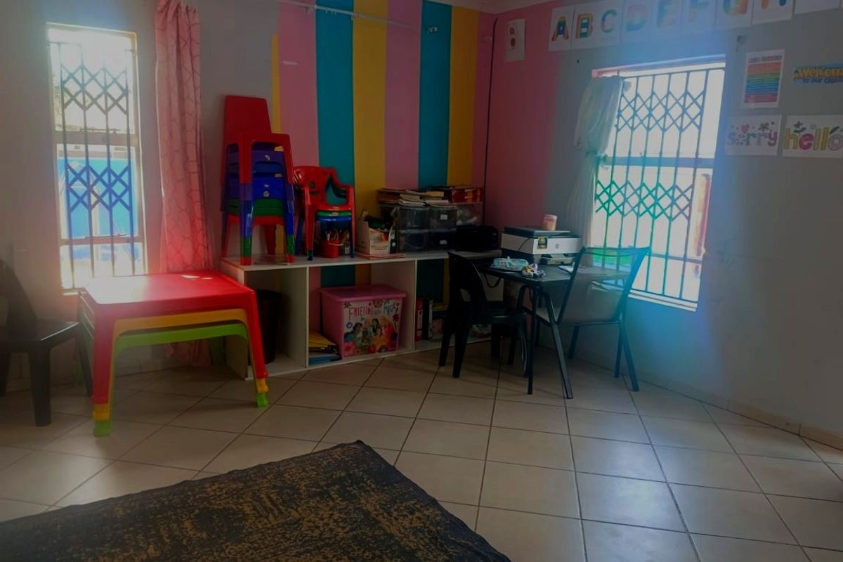 2 Bedroom House for Sale - Photo 3