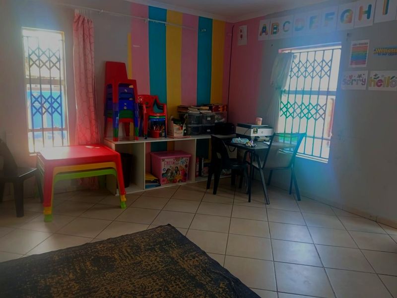 2 Bedroom House for Sale - Photo 3