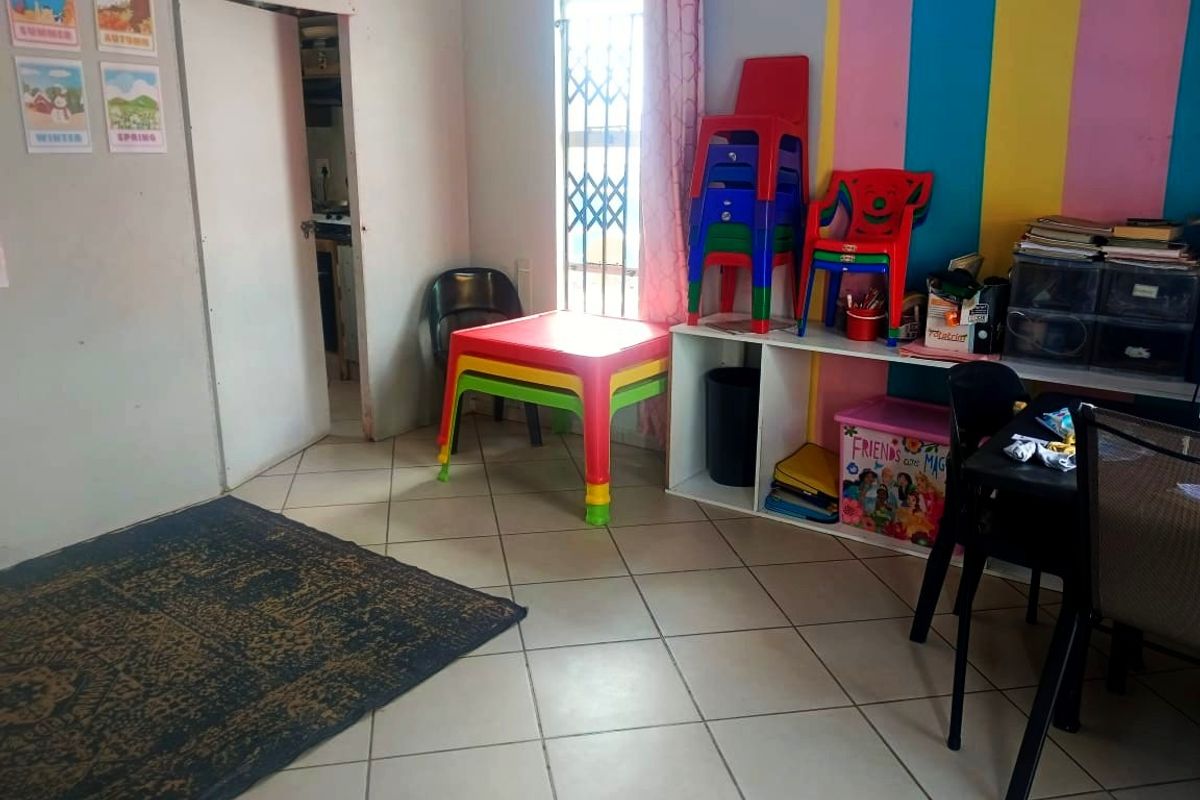 2 Bedroom House for Sale - Photo 2