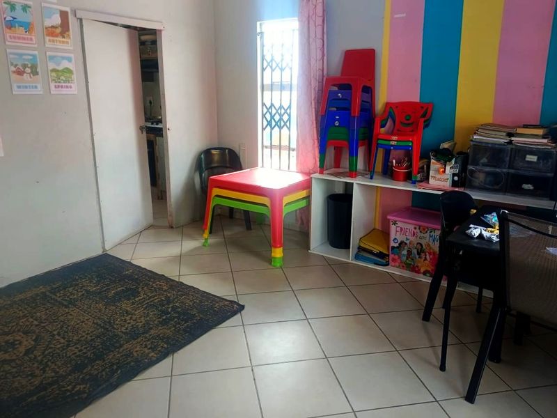 2 Bedroom House for Sale - Photo 2