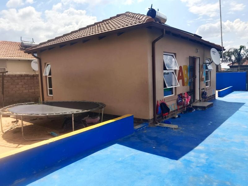 2 Bedroom House for Sale - Photo 8