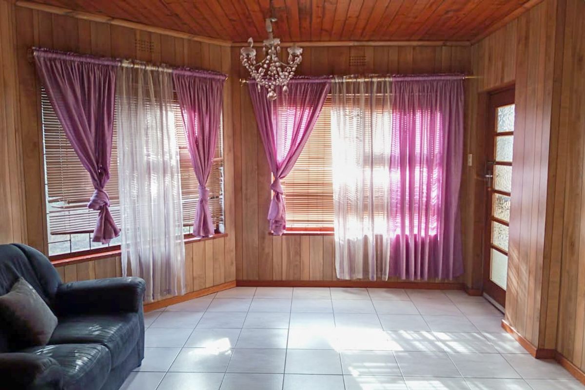 Three Bedroom Corner Family with Flatlet for Sale in Surrey Estate - Photo 4