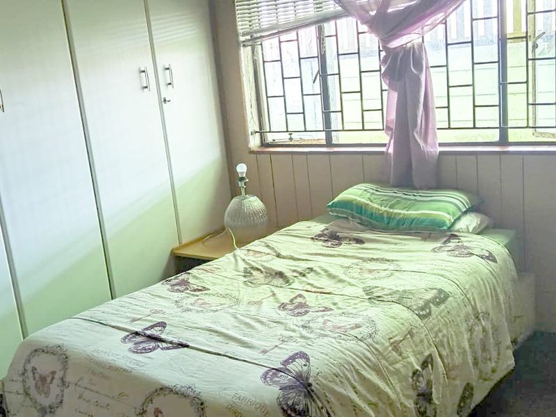 Three Bedroom Corner Family with Flatlet for Sale in Surrey Estate - Photo 9