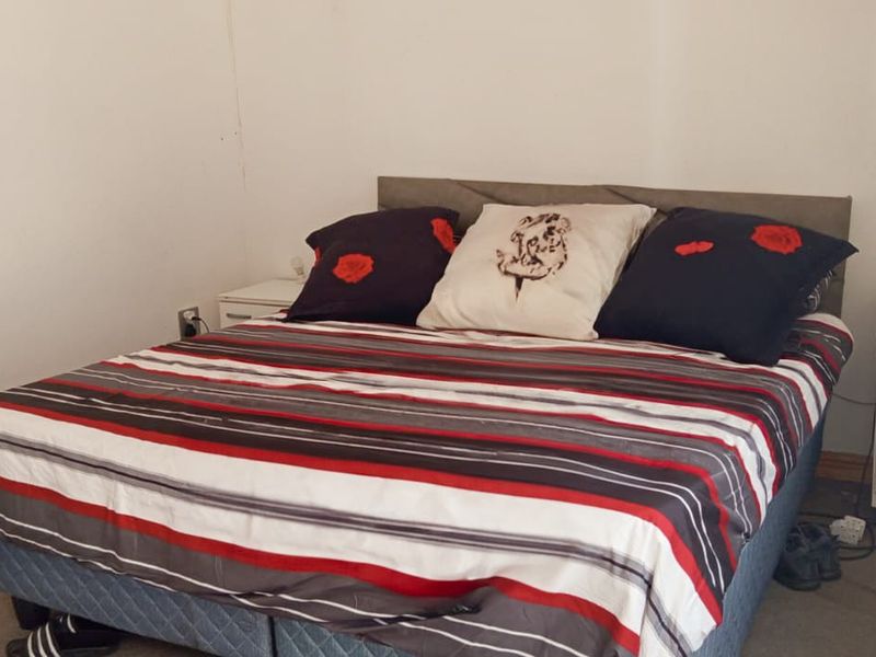 Three Bedroom Corner Family with Flatlet for Sale in Surrey Estate - Photo 8