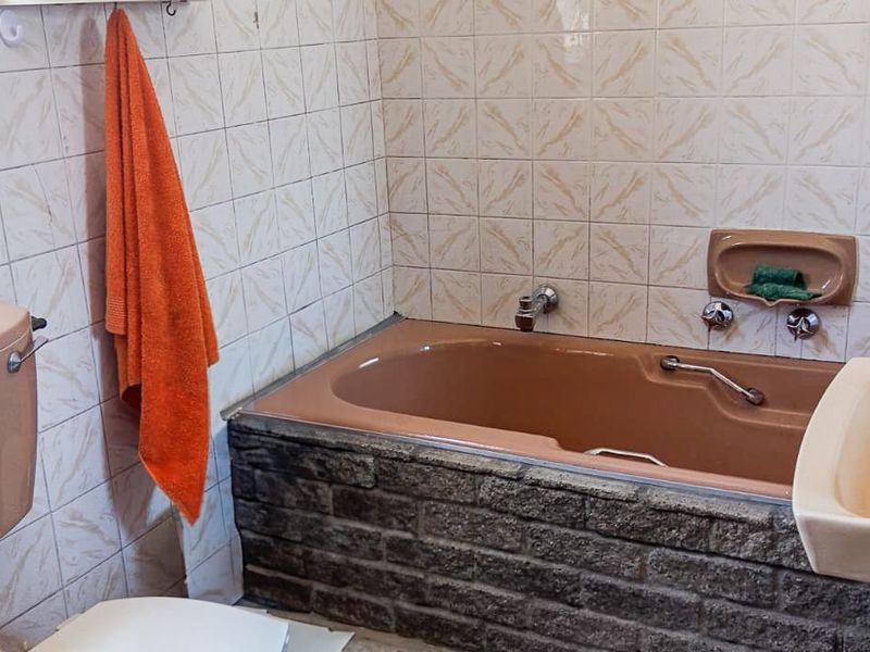 Three Bedroom Corner Family with Flatlet for Sale in Surrey Estate - Photo 7