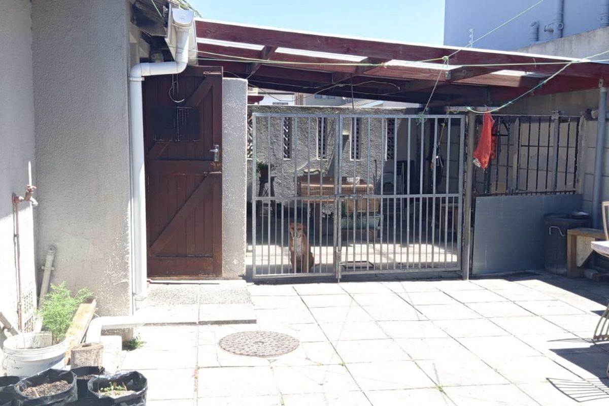 Three Bedroom Corner Family with Flatlet for Sale in Surrey Estate - Photo 3