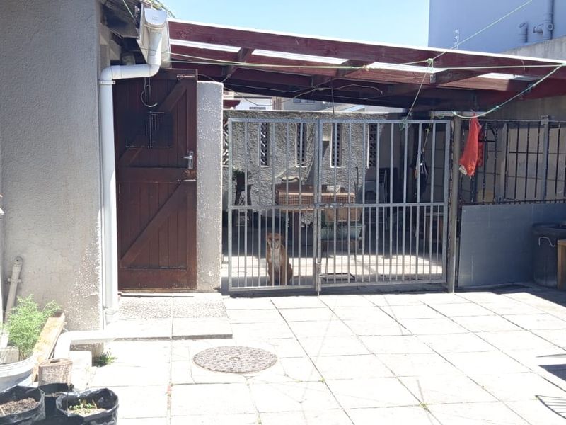 Three Bedroom Corner Family with Flatlet for Sale in Surrey Estate - Photo 3