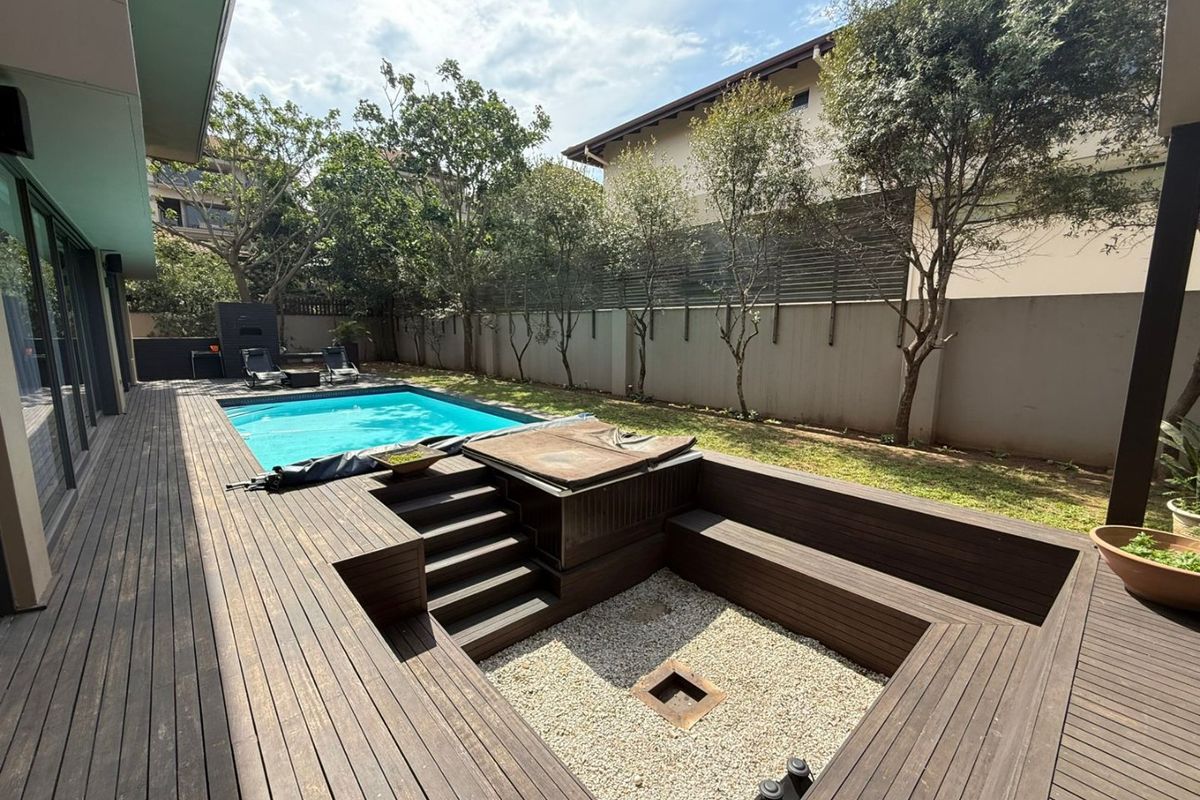 To let in Izinga, luxurious 5 bedroom home in a secure Estate. - Photo 3