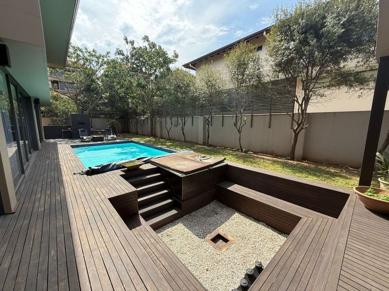 To let in Izinga, luxurious 5 bedroom home in a secure Estate. - Photo 3